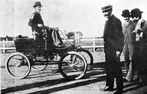 Cassoulet en la primera carrera disputada en el Hipódromo de Belgrano