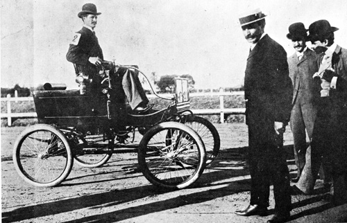 Cassoulet en la primera carrera disputada en el Hipdromo de Belgrano